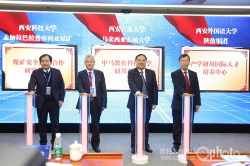 http://news.xust.edu.cn/__local/C/F1/0C/E11B7C84D39F5DC4E82F29106EC_1AE25A30_6AE554.jpg?e=.jpg